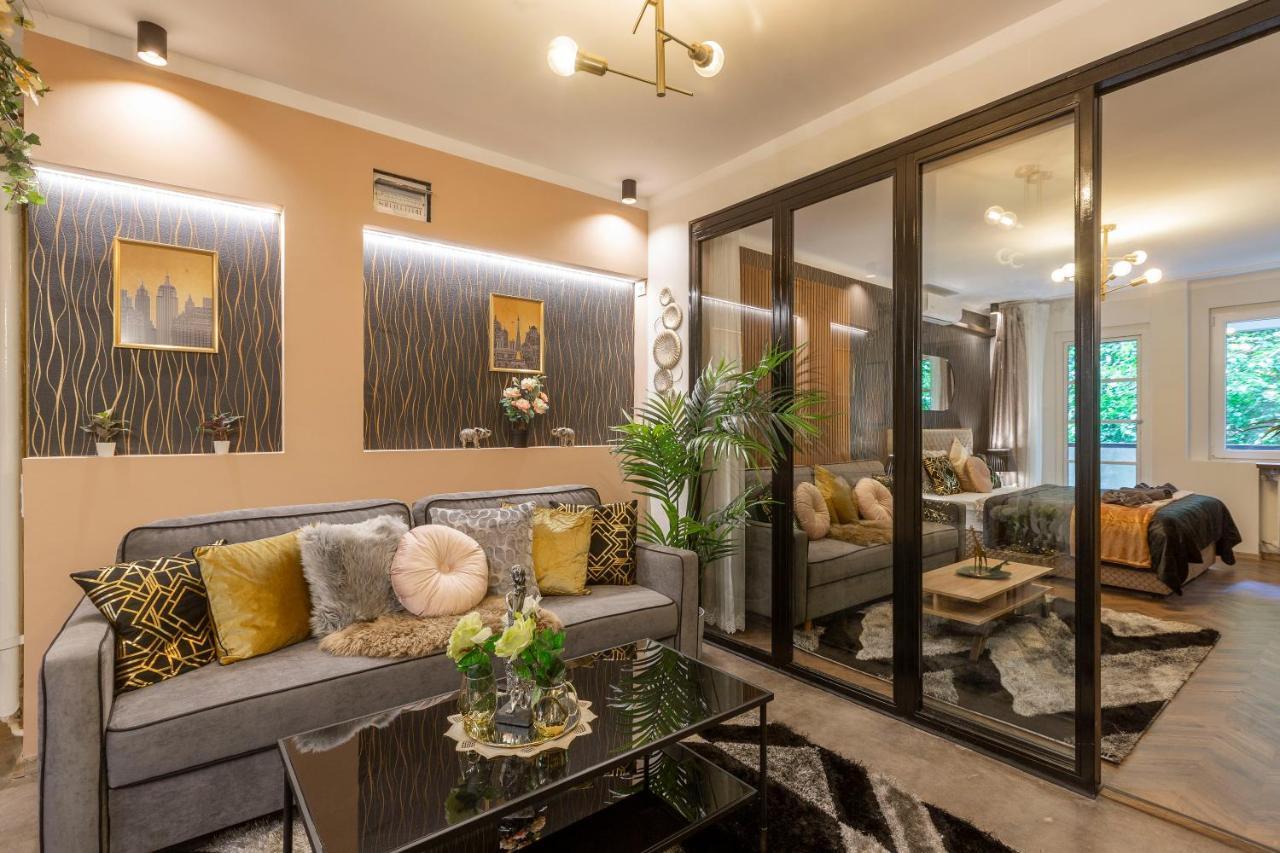 Stylish Quentin Apartment In The King Street Budapest Exterior photo