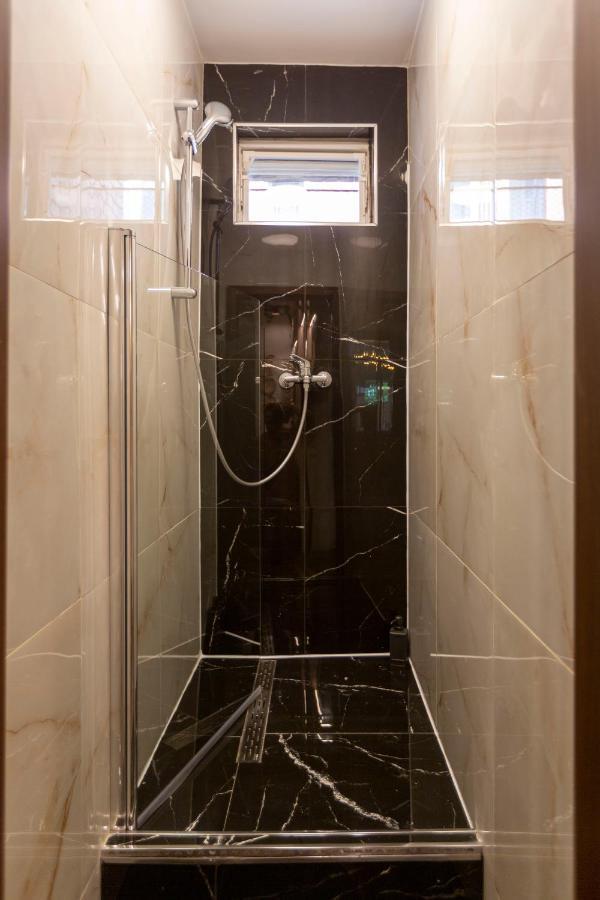 Stylish Quentin Apartment In The King Street Budapest Exterior photo